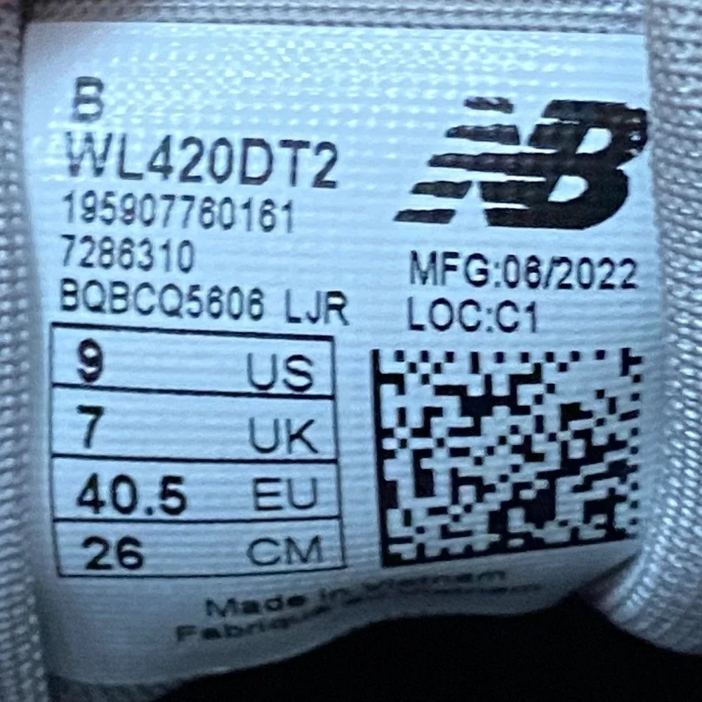 New Balance 420 Olive Green Silver Metallic Sneakers WL420DT2 Womens Size 9